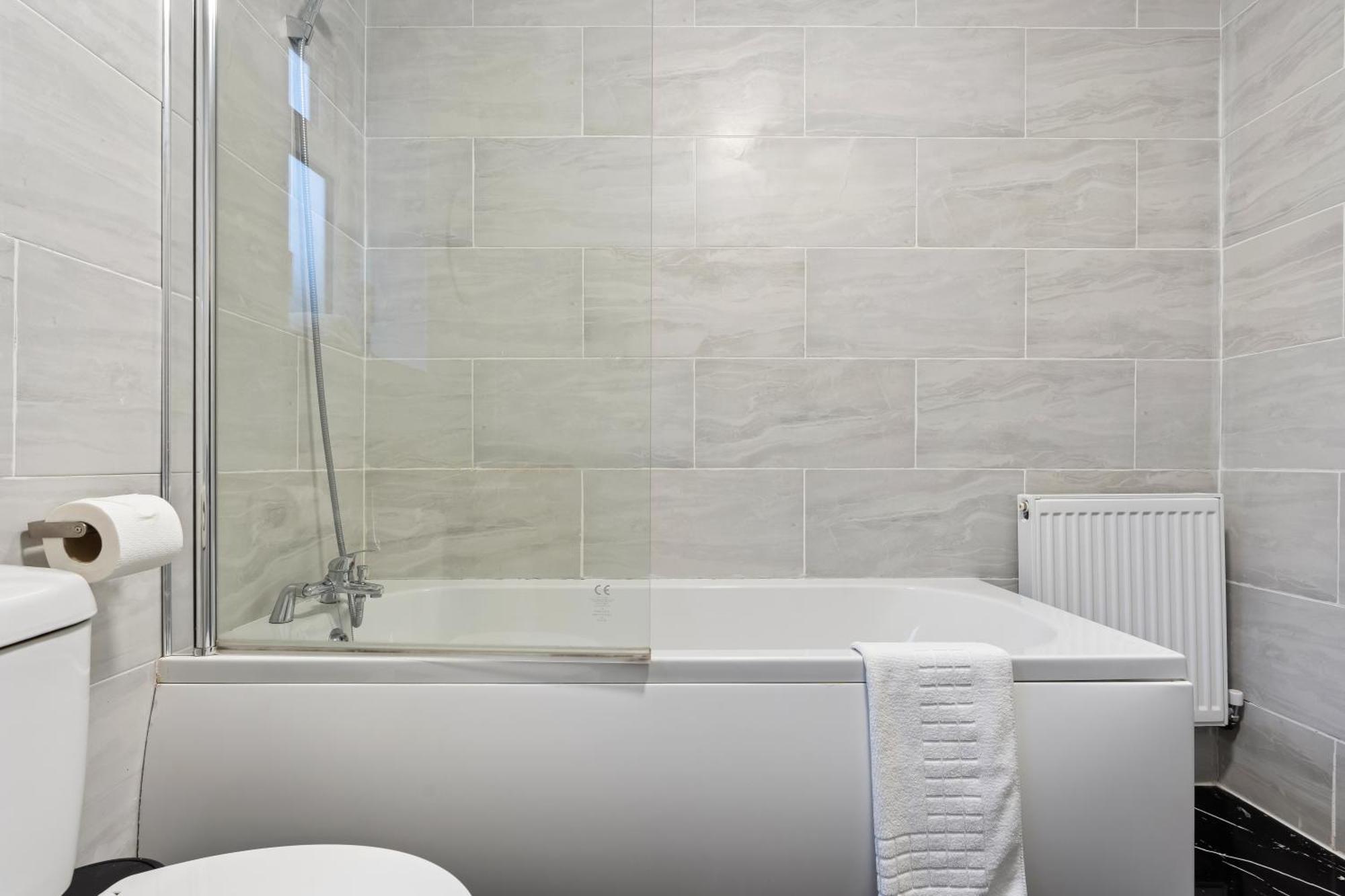 Stylish New Apartment - Free Wifi & Netflix - Top Rated - 3Mh Cradley Heath Exterior foto